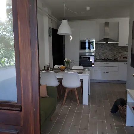 Zoe Apartment