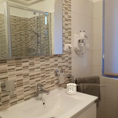 Zoe Apartment